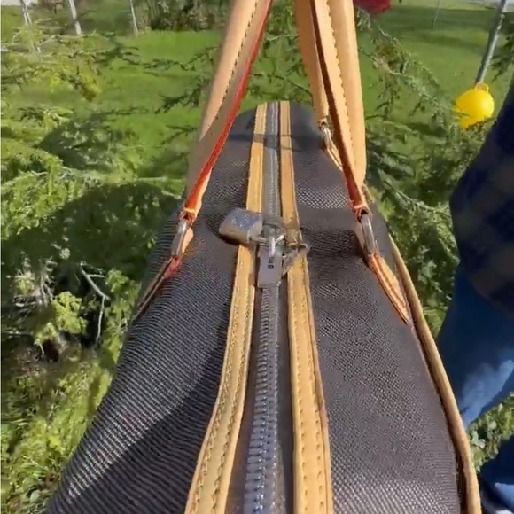 👜🤎AUTHENTIC LV CARRYALL DUFFEL BAG 👜🤎 - Picture 5 of 16